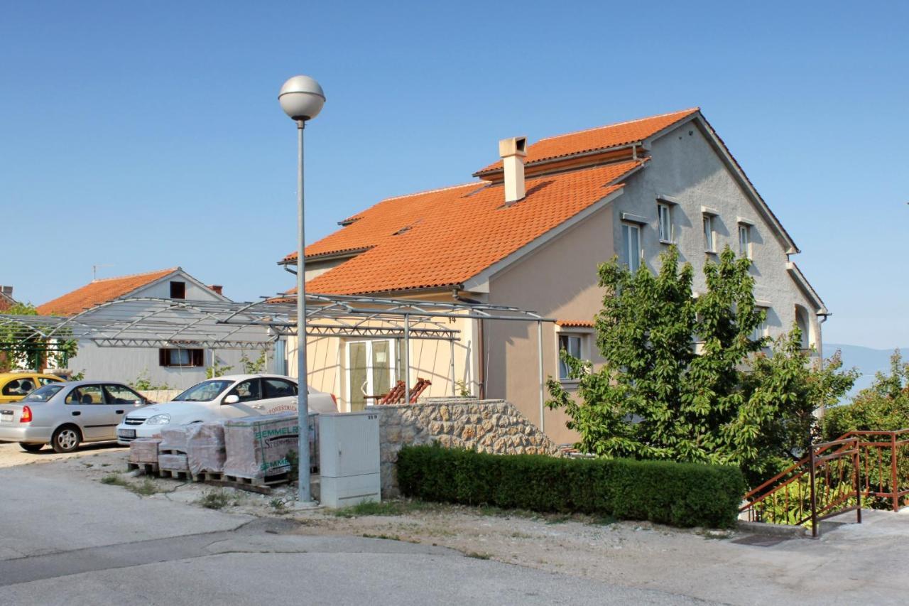 Apartment Njivice 5458D Kültér fotó