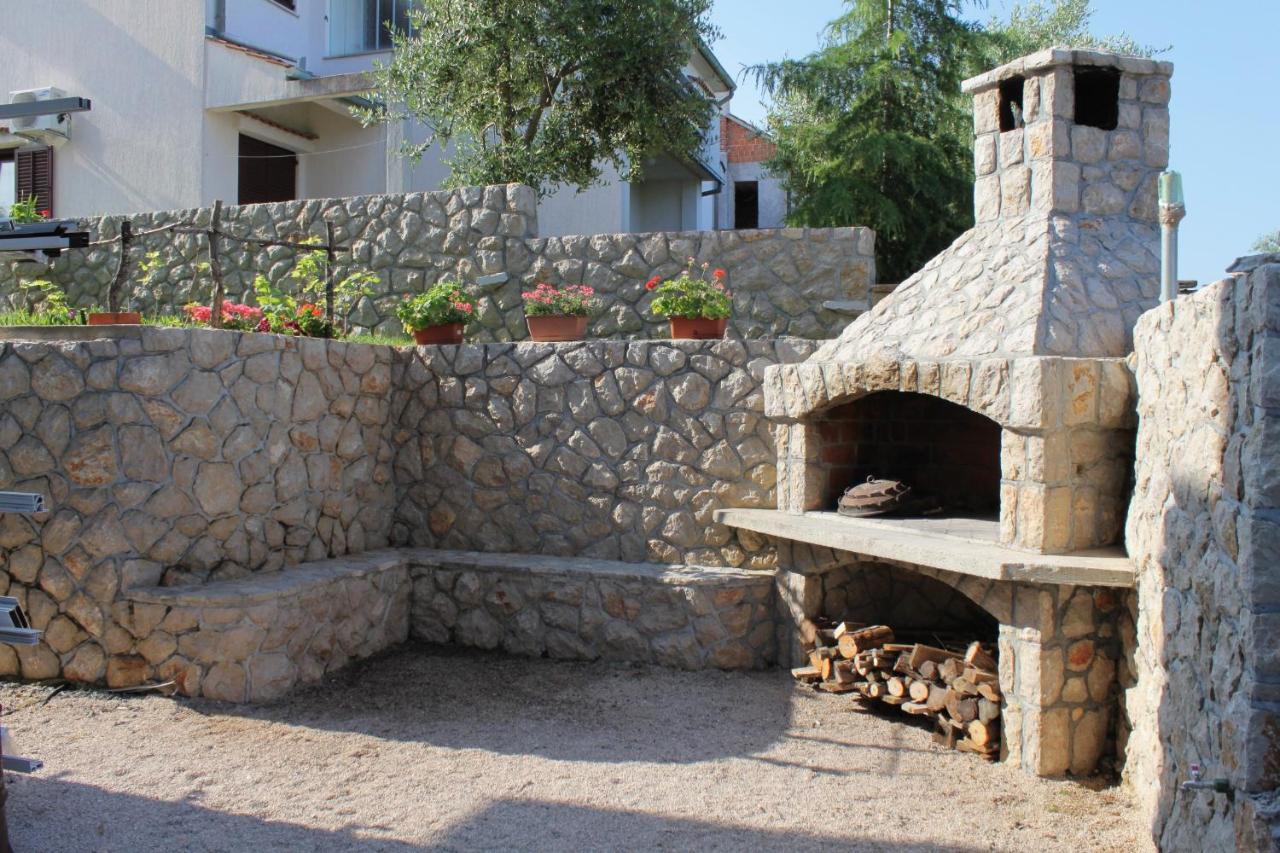 Apartment Njivice 5458D Kültér fotó