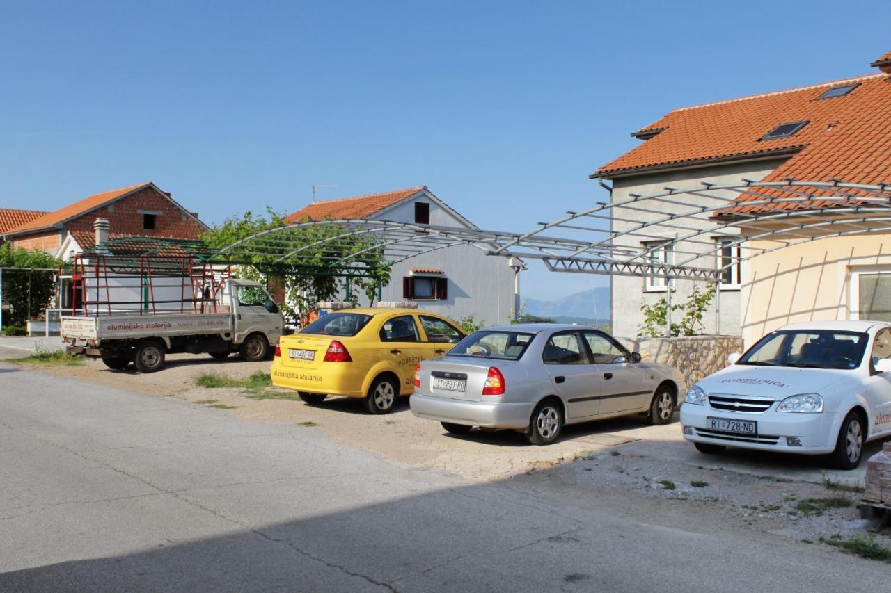 Apartment Njivice 5458D Kültér fotó