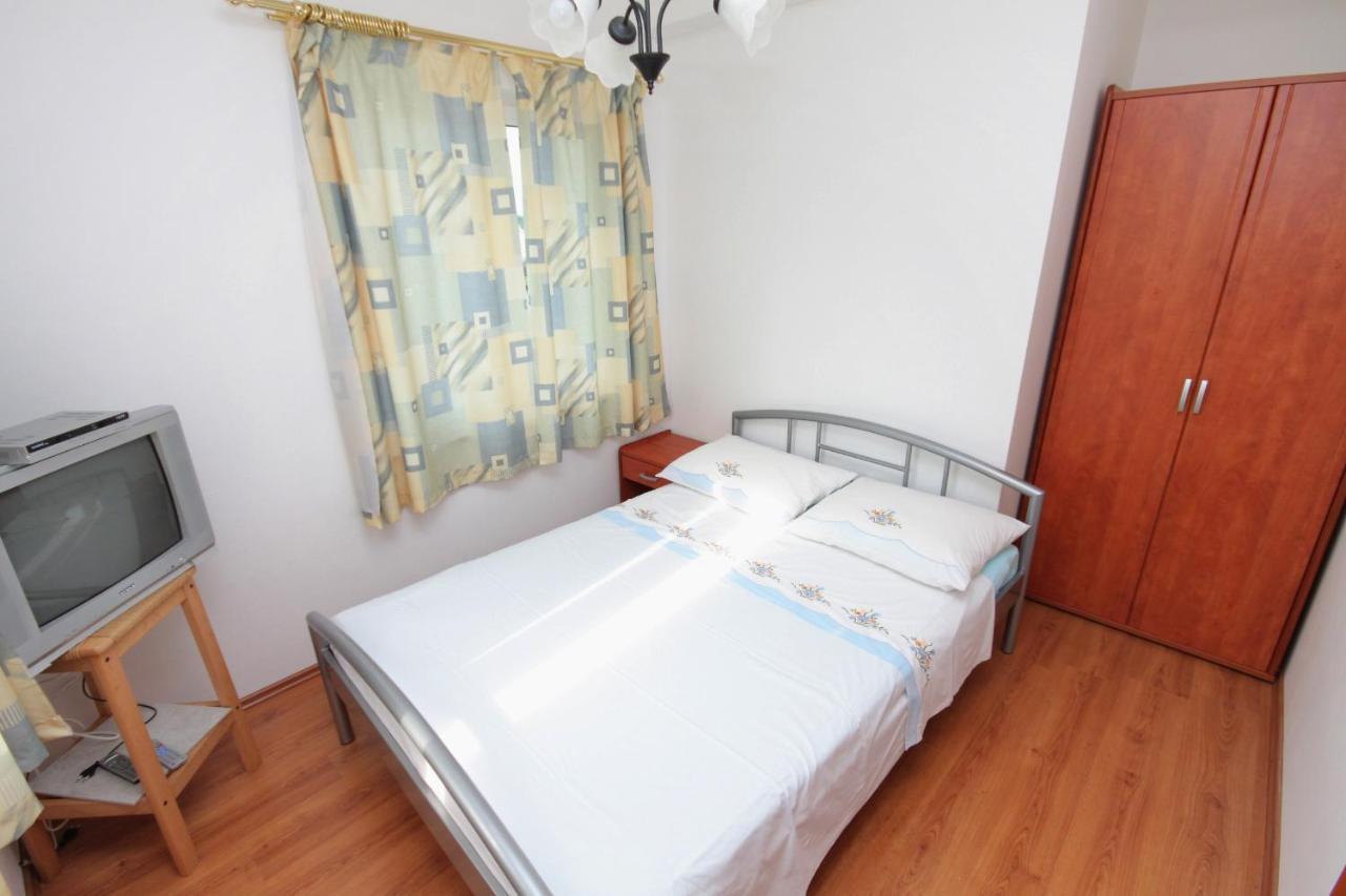 Apartment Njivice 5458D Kültér fotó