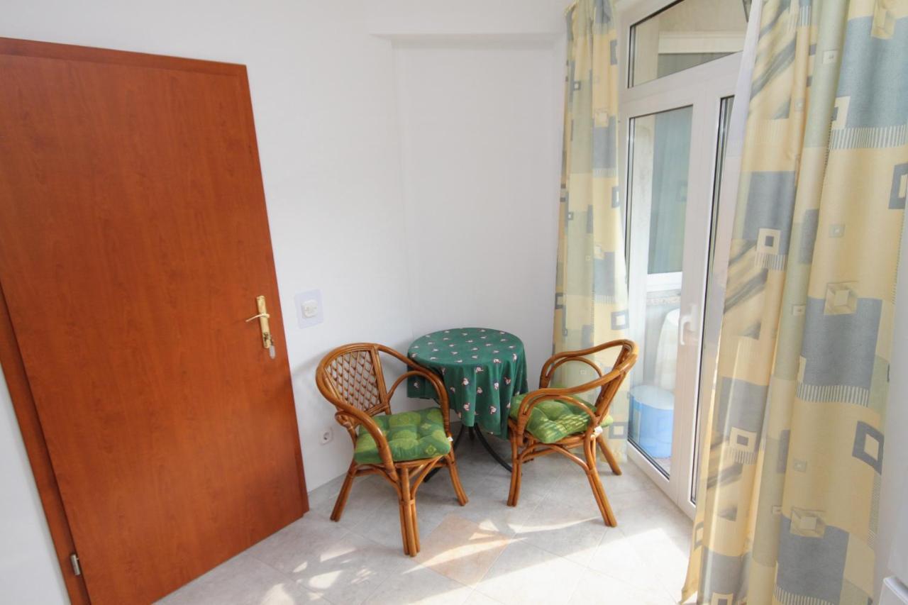 Apartment Njivice 5458D Kültér fotó