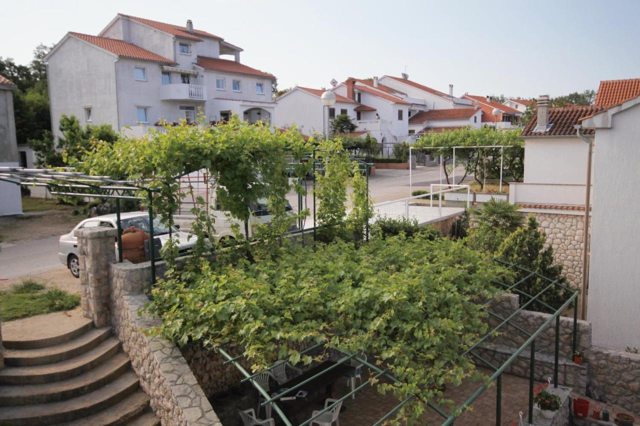 Apartment Njivice 5458D Kültér fotó