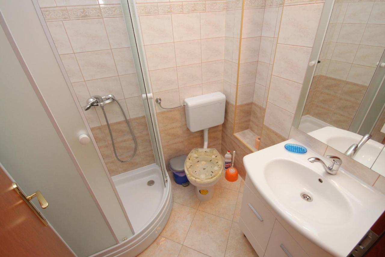 Apartment Njivice 5458D Kültér fotó